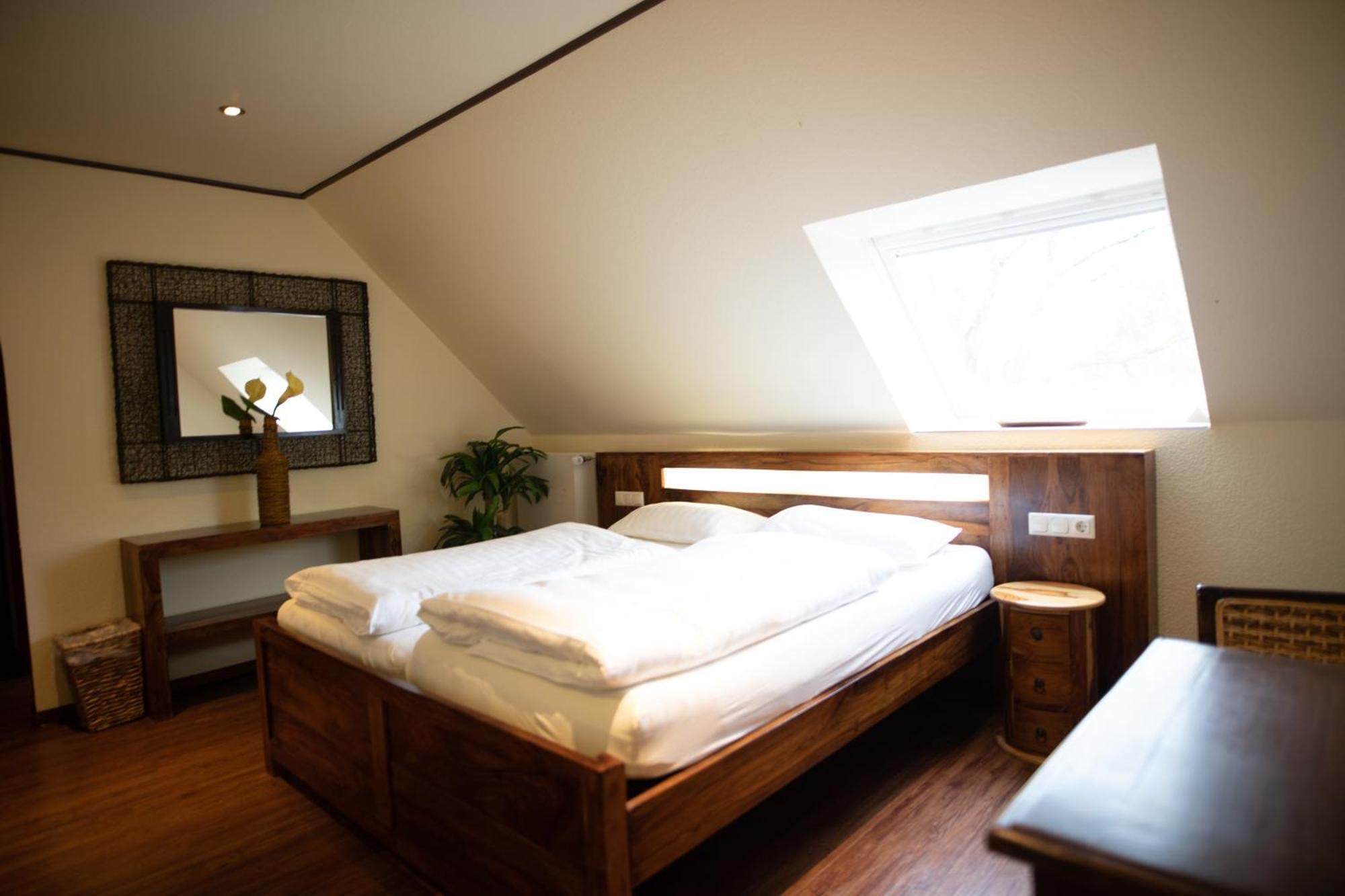 Vier Jahreszeiten Rooms Husum  Экстерьер фото