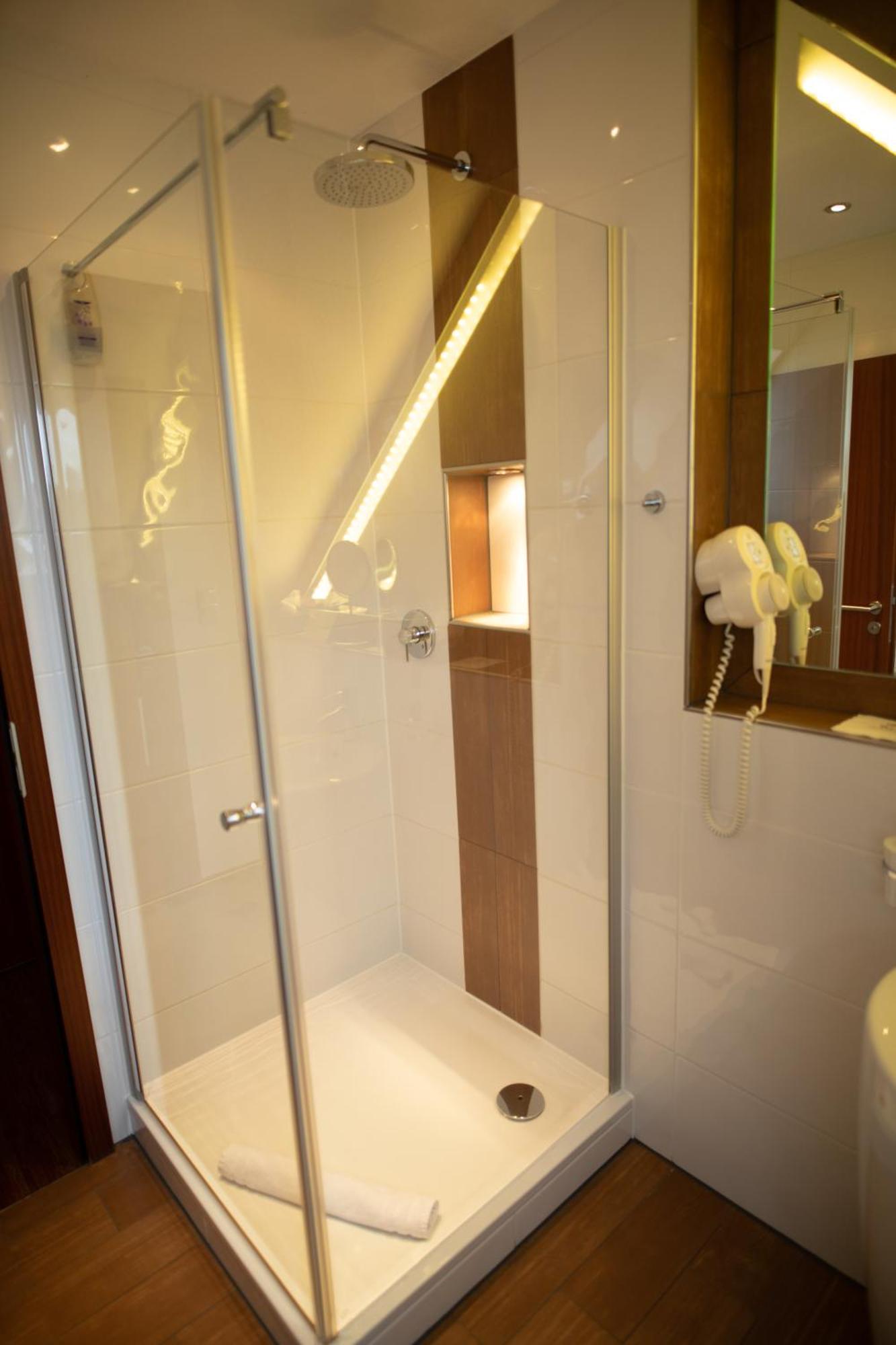 Vier Jahreszeiten Rooms Husum  Экстерьер фото